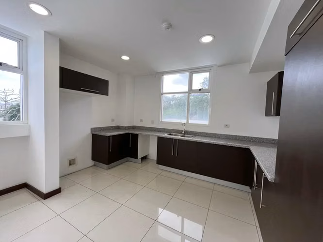 Torre de Apartamentos de Lujo con Vistas Panorámicas de San José. - Imagen 3