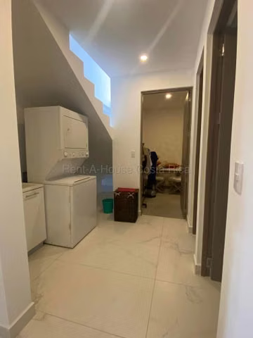 Alquiler de Casa Contemporánea AMUEBLADA en San Antonio de Escazú. 27-685 - Imagen 10