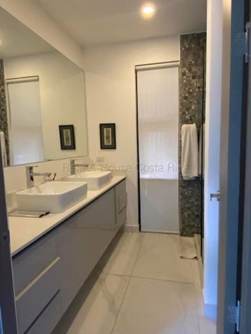 Alquiler de Casa Contemporánea AMUEBLADA en San Antonio de Escazú. 27-685 - Imagen 4
