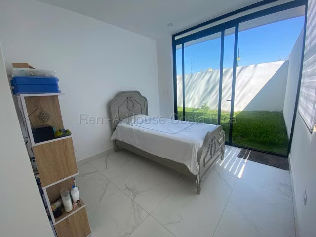 Alquiler de Casa Contemporánea AMUEBLADA en San Antonio de Escazú. 27-685 - Imagen 3