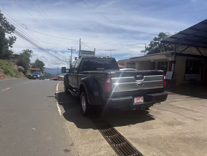 FORD F350 SUPERDUTY 6.7litro V8 Turbo Diesel 