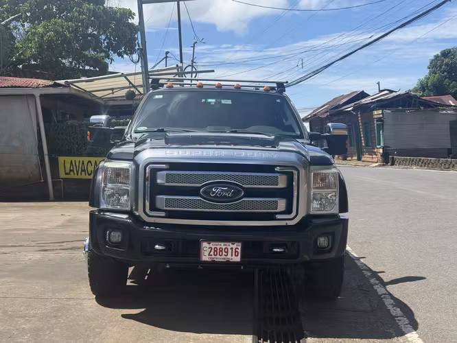 FORD F350 SUPERDUTY 6.7litro V8 Turbo Diesel 