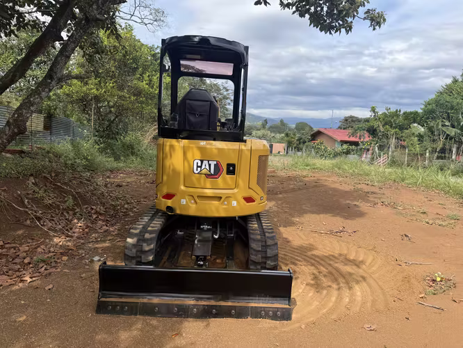 CATERPILLAR Miniexcavadora 303CR - menos de 200 horas