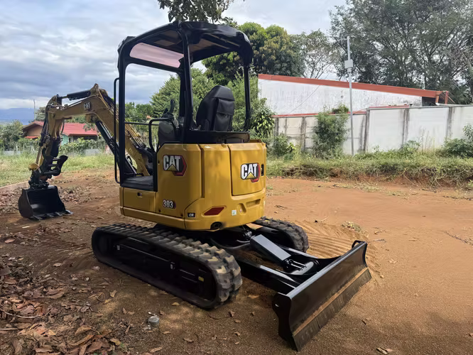 CATERPILLAR Miniexcavadora 303CR - menos de 200 horas