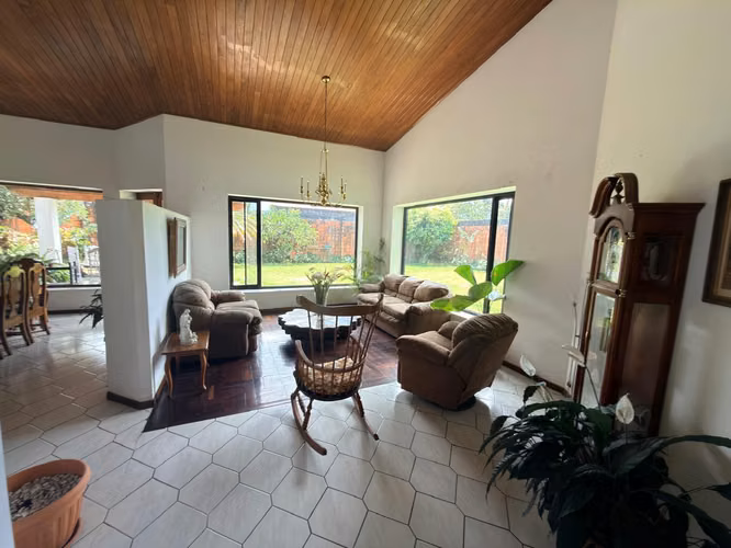 Venta de Amplia casa de un solo nivel en Curridabat. - Imagen 6