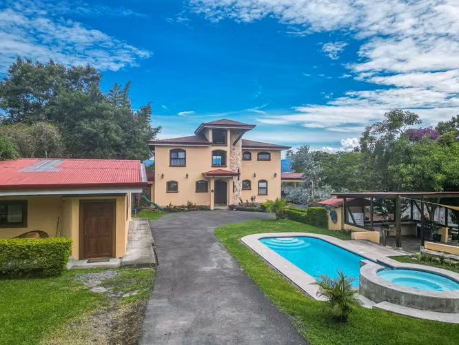 153 / Venta / Bello Horizonte / Casa / Piscina / Lujosa - Imagen 18