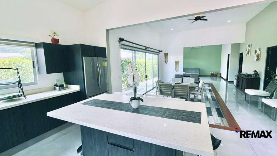 Casa Familiar Tropical Cerca de Playa Jacó - Imagen 7