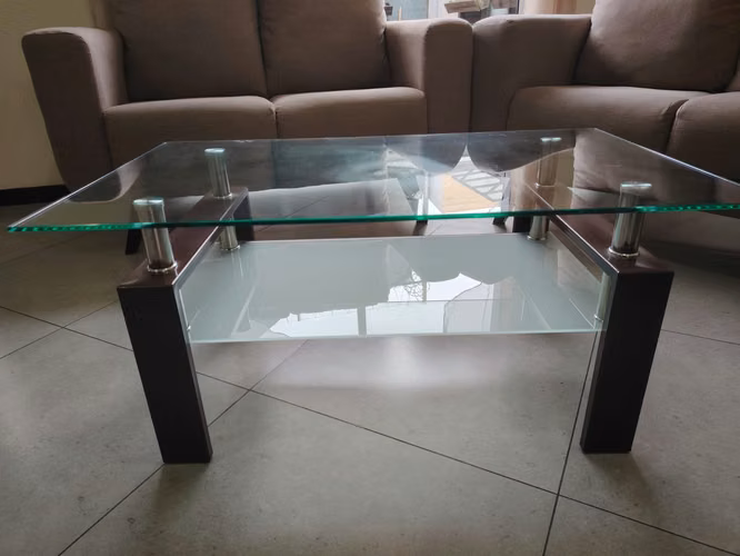 Juego de sala completo en excelente estado – 2 sillones + mesa + alfombra de regalía