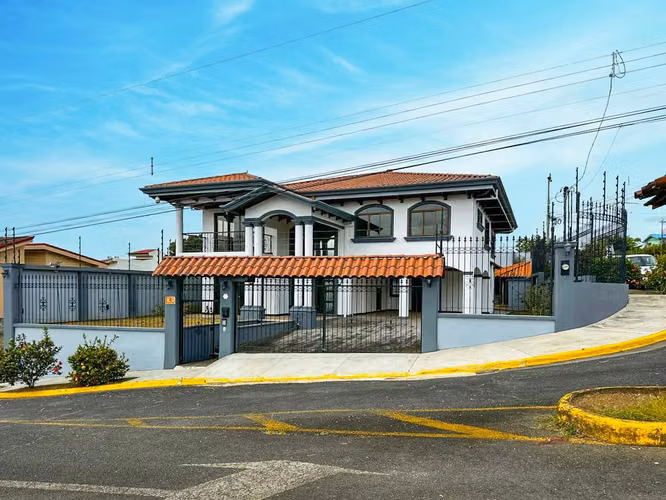 VENTA DE CASA DE LUJO | PRECIO DE OPORTUNIDAD | 4 ESTACIONAMIENTOS | 545M2