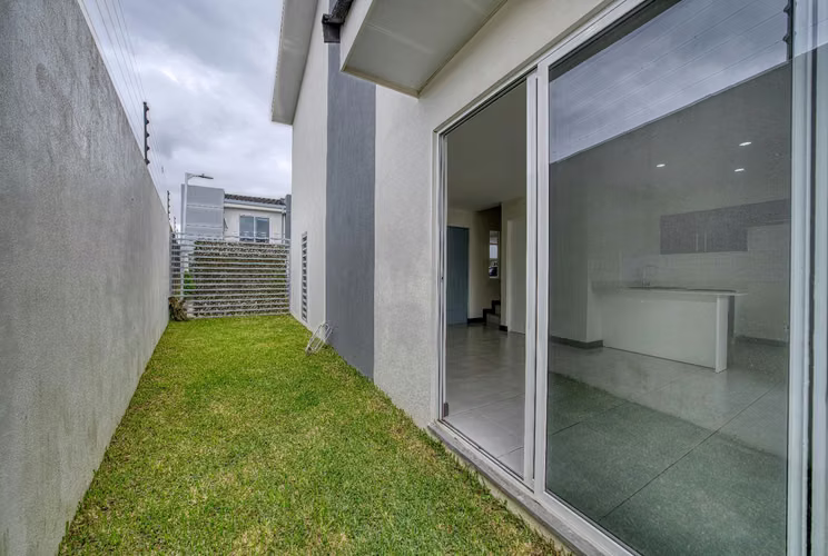 Se Alquila Casa Esquinera en Condominio Altos de Sabanilla, Montes de Oca 3 Habitaciones y Patio Privado NJA1448JB - Imagen 11