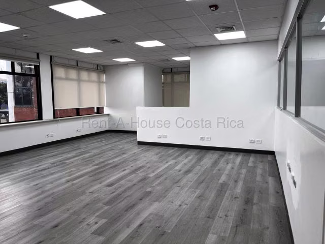Alquiler de Oficina en Barrio DON BOSCO-San José. 
