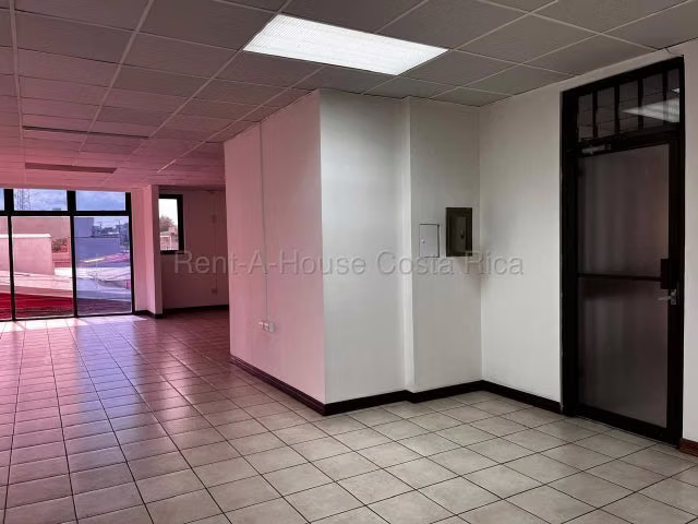 Alquiler de Local Comercial en Edificio María Luisa, San José.  - Imagen 8