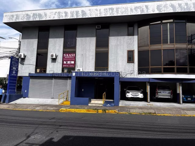 Alquiler de Local Comercial en Edificio María Luisa, San José. 