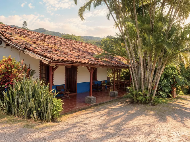 Furnished house for rent in Piedad, Santa Ana: a traditional residence (ref: 102)