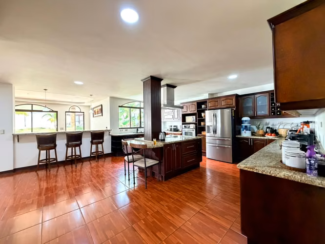 SE VENDE CASA INDEPENDIENTE EN PIEDADES DE SANTA ANA DE LUJO  - Imagen 8
