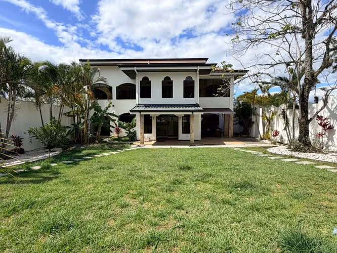 SE VENDE CASA INDEPENDIENTE EN PIEDADES DE SANTA ANA DE LUJO  - Imagen 15