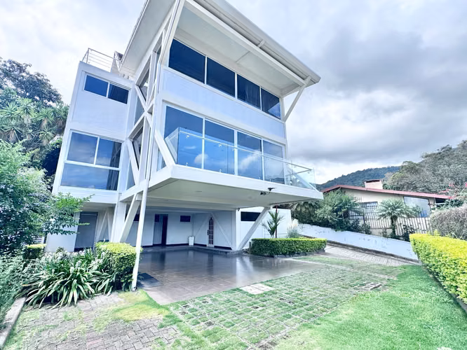 Preciosa casa con vistas en Escazú por La Paco - Imagen 3