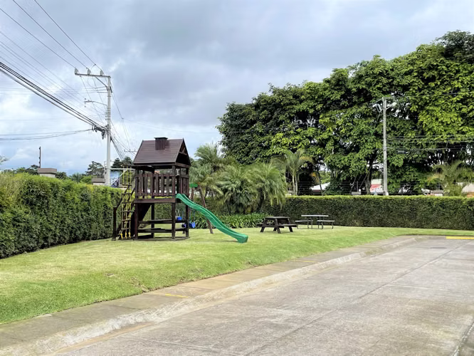 Preciosa casa de tres niveles en Guayabos - Imagen 16