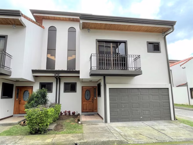 Preciosa casa de tres niveles en Guayabos - Imagen 17