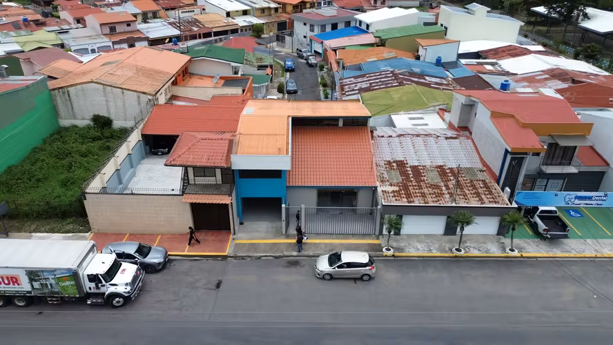 Se alquila edificio en Taras, Cartago, frente al Pali. - Imagen 2