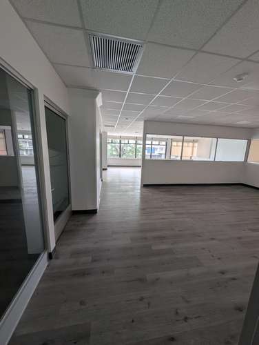 SE ALQUILA HERMOSA OFICINA CORPORATIVA BARRIO DON BOSCO - Imagen 6