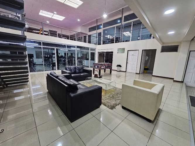 Edificio en Venta en Curridabat | Ideal para Oficinas
