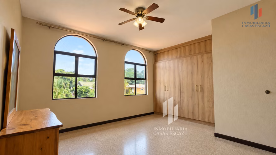 Apartamento en Alquiler, Escazú Centro, Parqueo techado, Céntrico y Seguro - Imagen 8