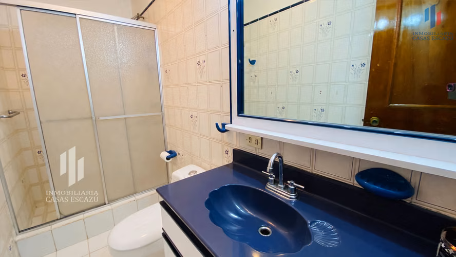 Casa amplia en alquiler en Trejos Montealegre, San Rafael de Escazú con patio, mascota sí ! - Imagen 9