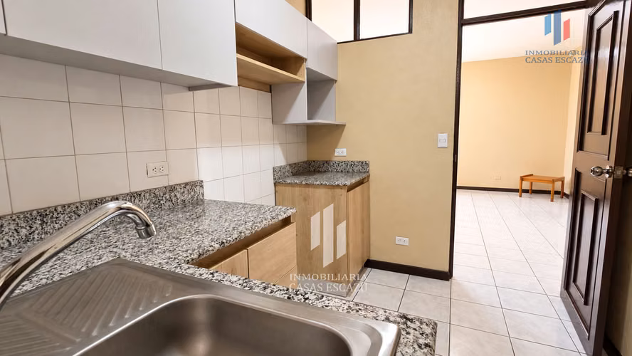 Apartamento en Alquiler, Escazú Centro, Parqueo techado, Céntrico y Seguro - Imagen 5