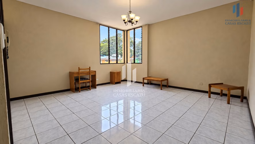 Apartamento en Alquiler, Escazú Centro, Parqueo techado, Céntrico y Seguro