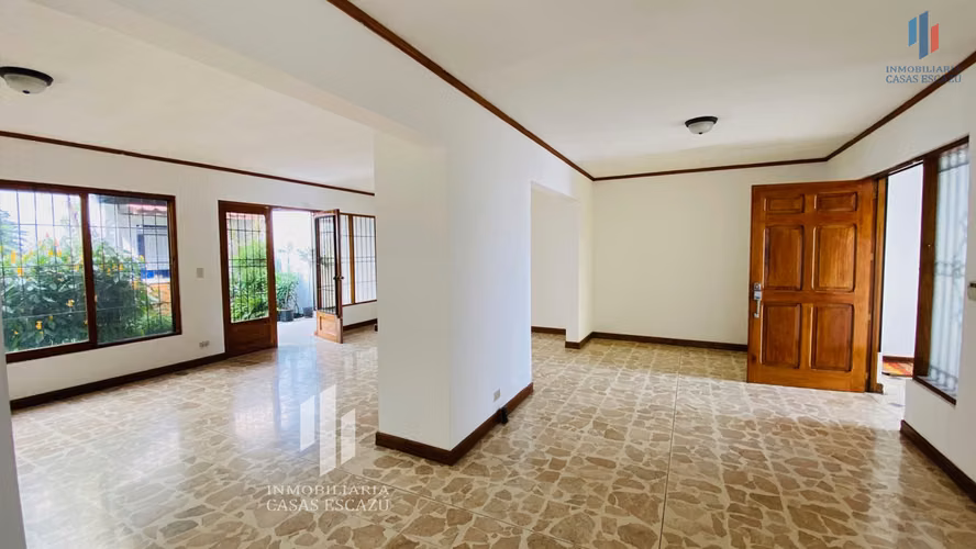 Casa amplia en alquiler en Trejos Montealegre, San Rafael de Escazú con patio, mascota sí ! - Imagen 2