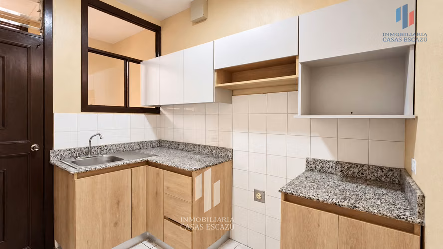 Apartamento en Alquiler, Escazú Centro, Parqueo techado, Céntrico y Seguro - Imagen 4