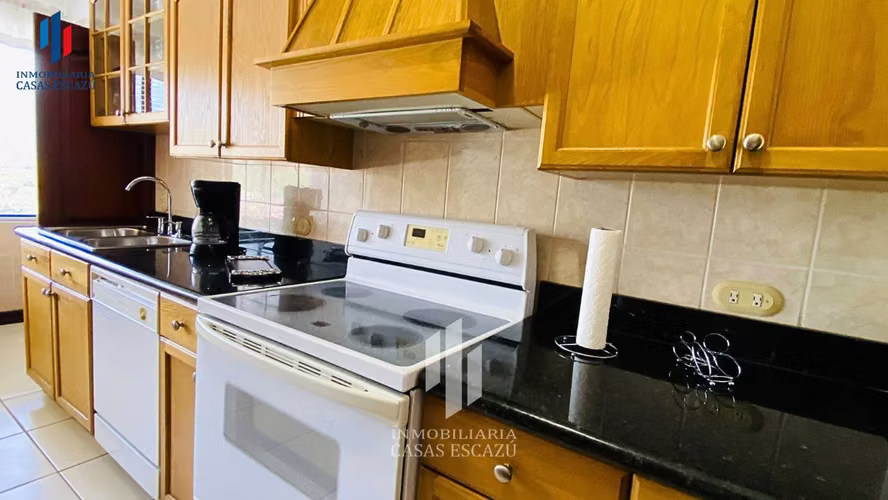 Apartamento Amueblado con Vista, 2 Dorm + Oficina, 2 Parqueos, San Rafael de Escazú - Imagen 4