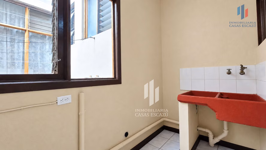 Apartamento en Alquiler, Escazú Centro, Parqueo techado, Céntrico y Seguro - Imagen 14
