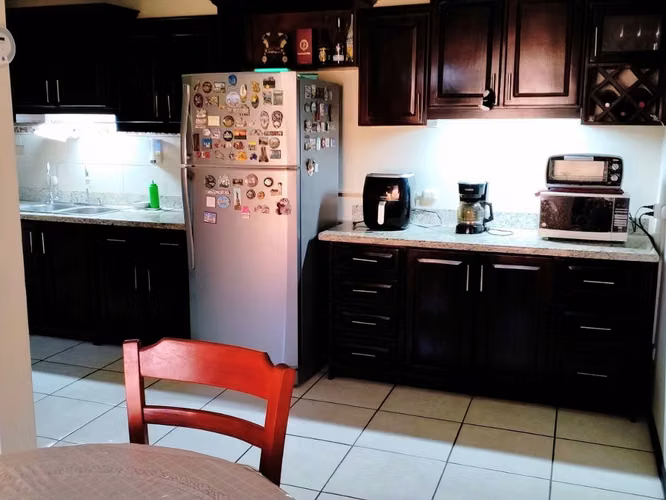 Casa en venta en Residencial del Río, Liberia, con jardín y balcón - Imagen 4