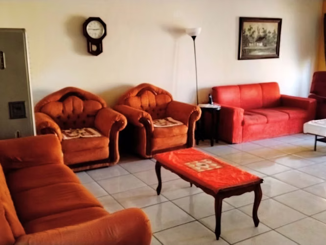 Casa en venta en Residencial del Río, Liberia, con jardín y balcón