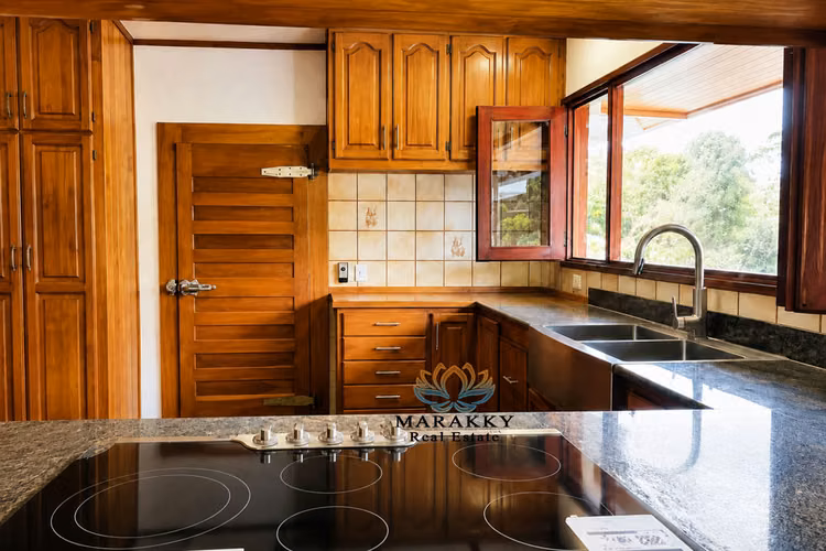 Alquiler de hermosa Casa en Escazú, para Restaurant, Oficinas, Hospedaje, etc - Imagen 8