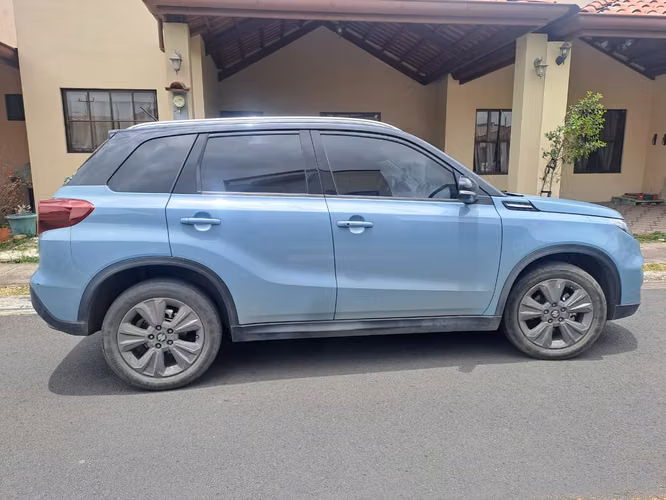 Suzuki Vitara GLX 2023 - 34 mil km - Imagen 3