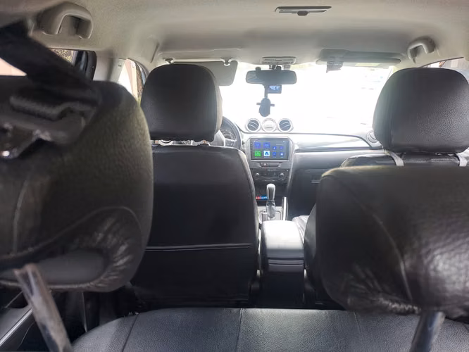 Suzuki Vitara GLX 2023 - 34 mil km - Imagen 7