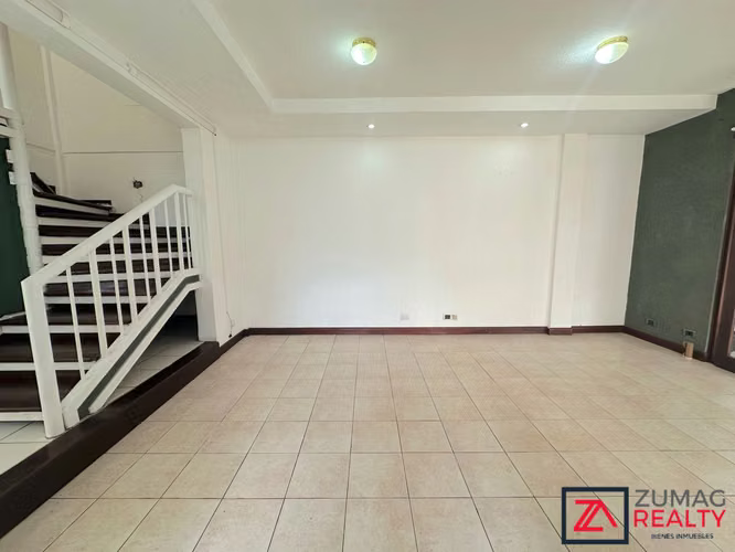 ALQUILER CASA | SABANA SUR | 2 HAB/2 PARQ | TERRAZA