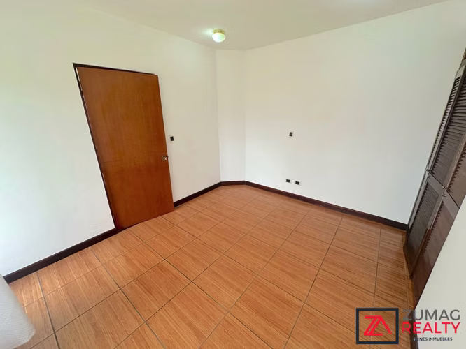 ALQUILER CASA | SABANA SUR | 2 HAB/2 PARQ | TERRAZA