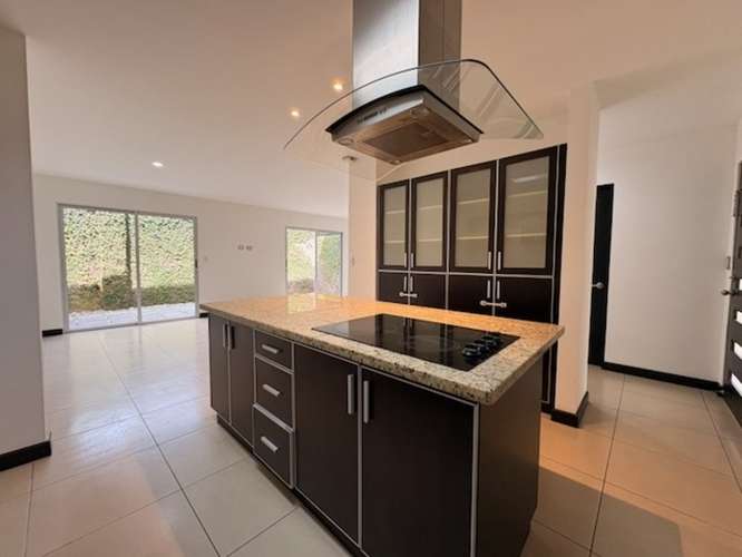 VENTA | Casa de 3 Habitaciones + Oficina y Cuarto de Servicio | Pozos, Santa Ana ID27540 - Imagen 1