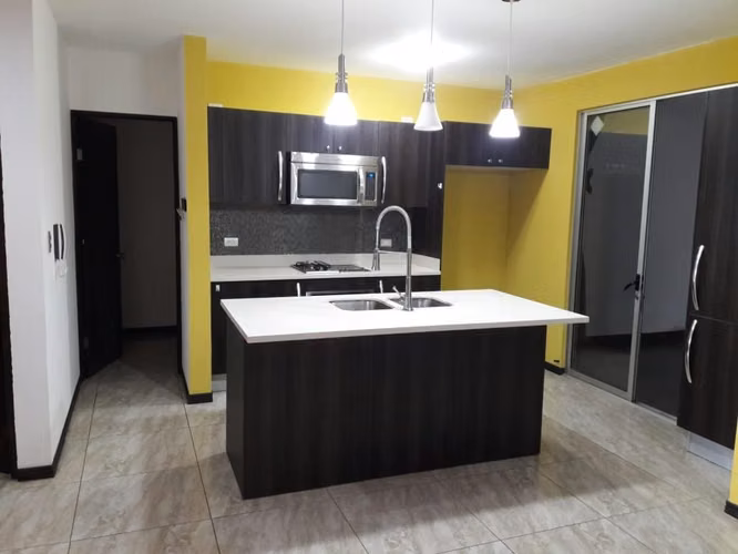 Se alquila apartamento en primer piso 