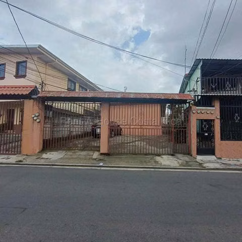 Sale of Property of 4 Independent Aptos in Desamparados, San José. RAH 27-611