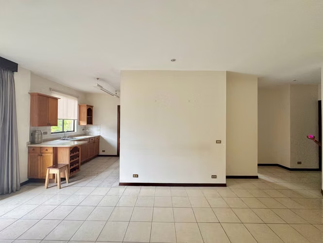 Venta de Apartamento de Oportunidad en San Rafael de Esscazú $140.000 - Imagen 2