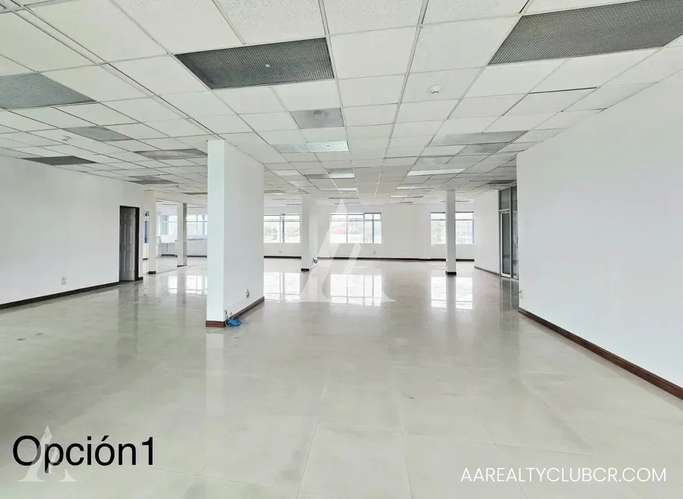 Prestige, prime location, and business efficiency in Pinares, Curridabat.