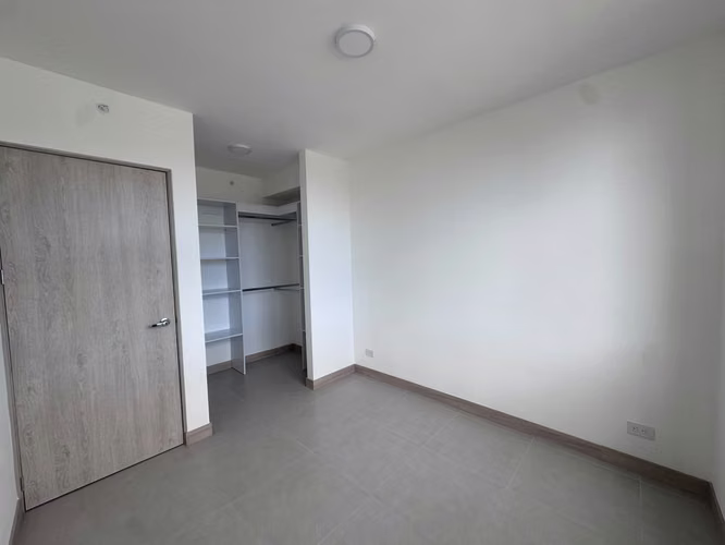 Alquiler de Apartamento Sky House | 2 Habitaciones | Espejos, Mamparas y Cortinas Blackout - Imagen 3