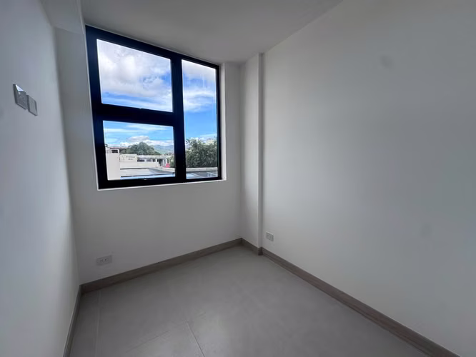 Alquiler de Apartamento Sky House | 2 Habitaciones | Espejos, Mamparas y Cortinas Blackout - Imagen 6