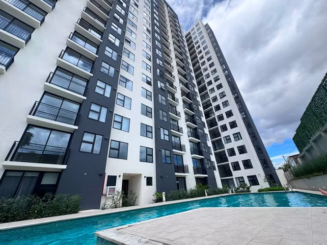 Alquiler de Apartamento Sky House | 2 Habitaciones | Espejos, Mamparas y Cortinas Blackout - Imagen 11