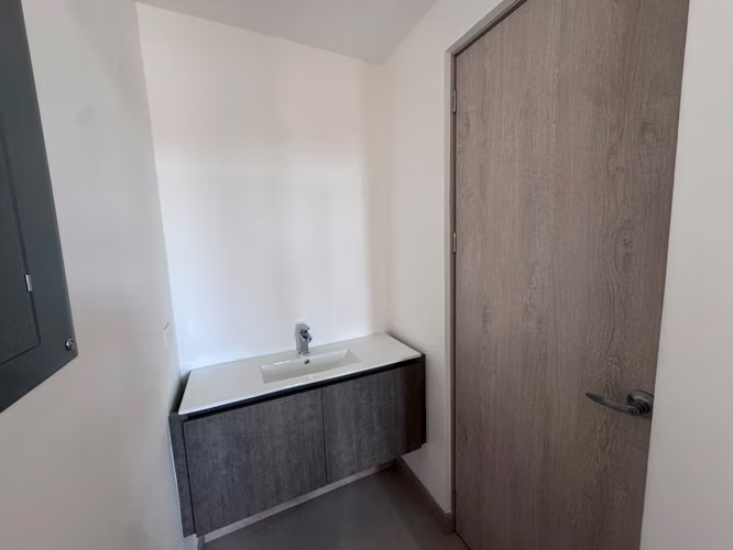 Alquiler de Apartamento Sky House | 2 Habitaciones | Espejos, Mamparas y Cortinas Blackout - Imagen 5